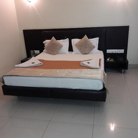 Hotel Western Inn Vasai Eksteriør billede