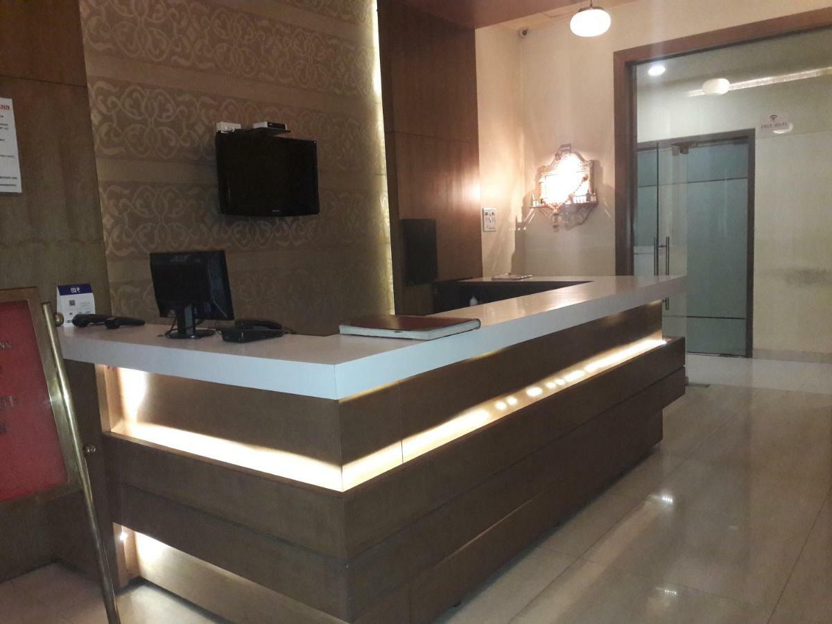 Hotel Western Inn Vasai Eksteriør billede