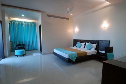 Hotel Western Inn Vasai Eksteriør billede