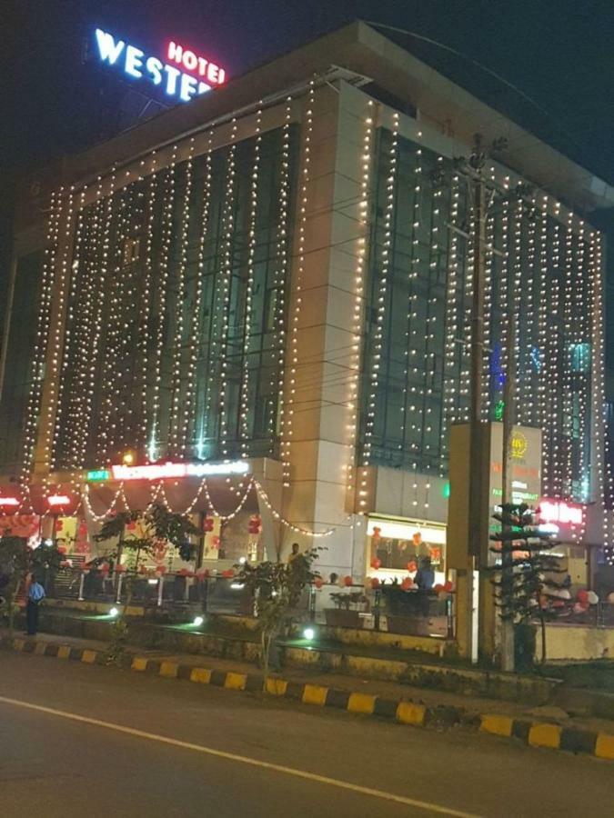Hotel Western Inn Vasai Eksteriør billede