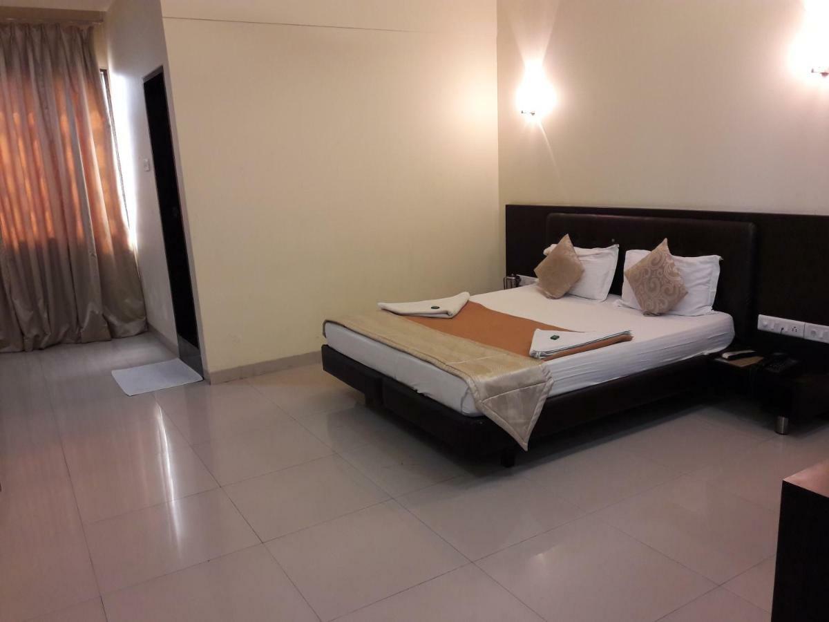 Hotel Western Inn Vasai Eksteriør billede