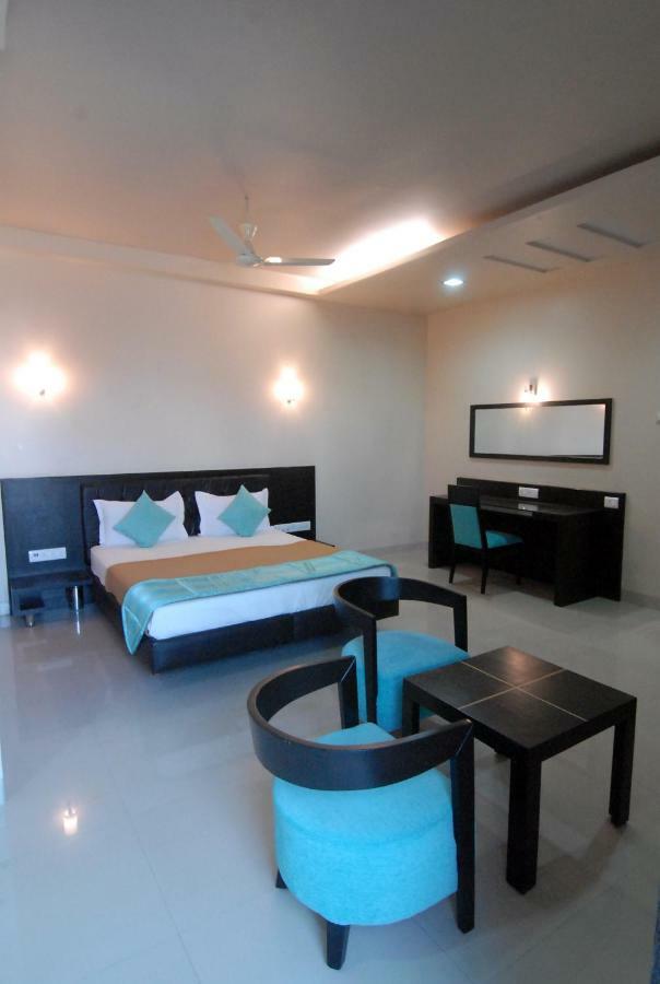 Hotel Western Inn Vasai Eksteriør billede