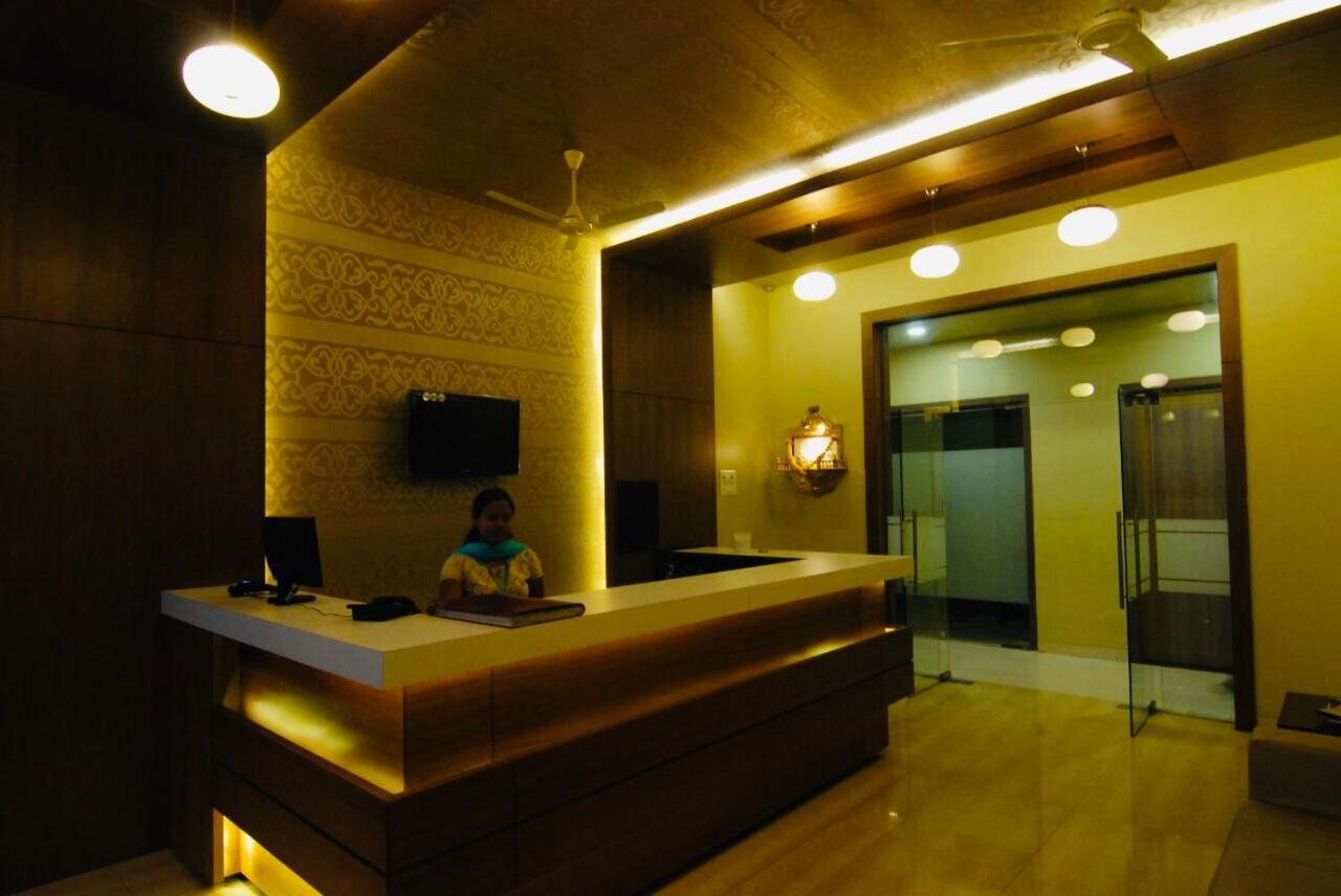 Hotel Western Inn Vasai Eksteriør billede